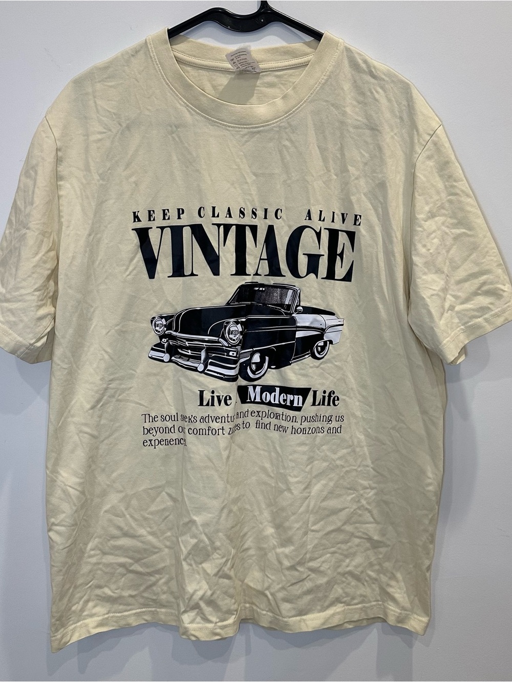 Men’s Beige Graphic T-Shirt – Vintage Car Print (Size M)